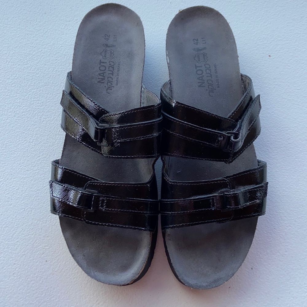 Size 11 black pattern leather Noats. New condition